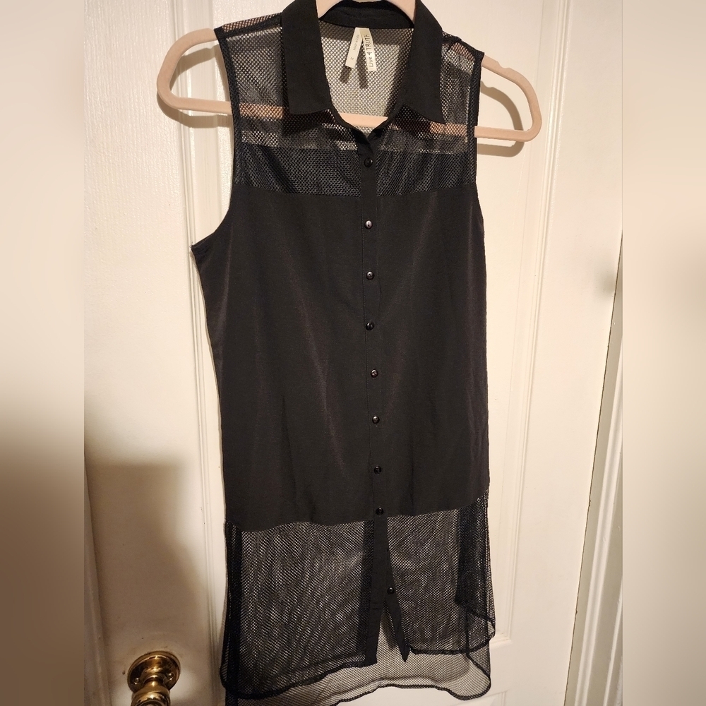 Live 4 Truth Black Sleeveless Button Up Top With Mesh Panels Size M - Picture 2 of 6